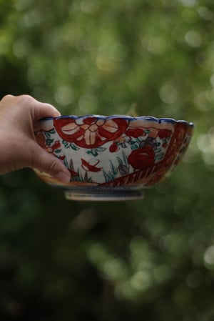 Image of Mittelgrosse Schale, rot-blau, chinesisch (?) handbemalt