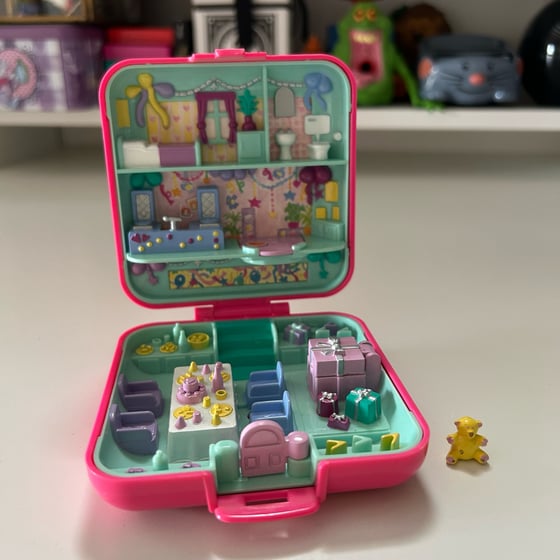 Image of POLLY POCKET : "PARTYTIME SURPRISE"