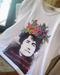 Image 2 of Camiseta bordada a man. ROSALIA. VARIAS TALLAS. CORTE OVERSIZE.