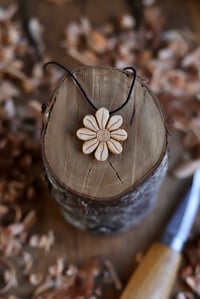 Image 2 of Daisy Flower-Pendant Necklace 