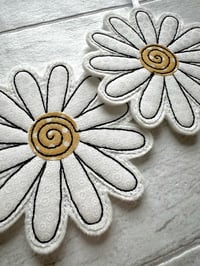 Image 2 of Daisy decoration 