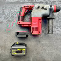 Image 1 of Milwaukee V28 Adapter To DeWalt XR Battery 