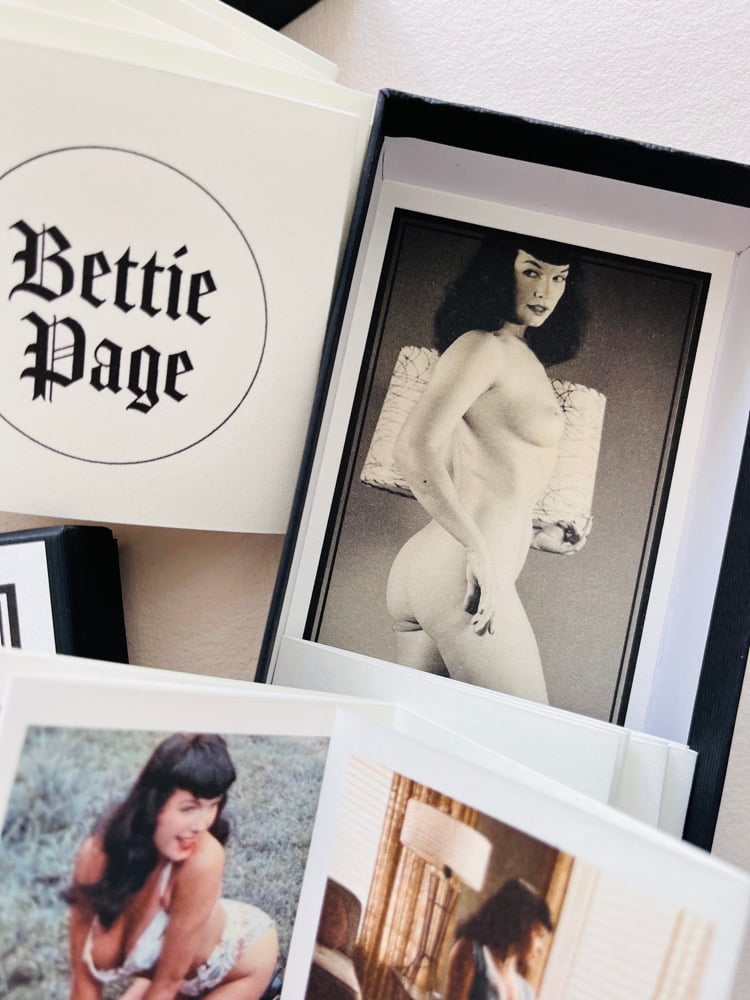 Image of FAN BETTIE