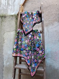 Image 3 of Pañuelo HORTENSIAS negro