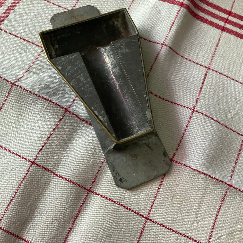 Image of Small “T” Mould