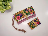 Image 1 of Maxi cartera BREVARIUM mostaza y ROSA