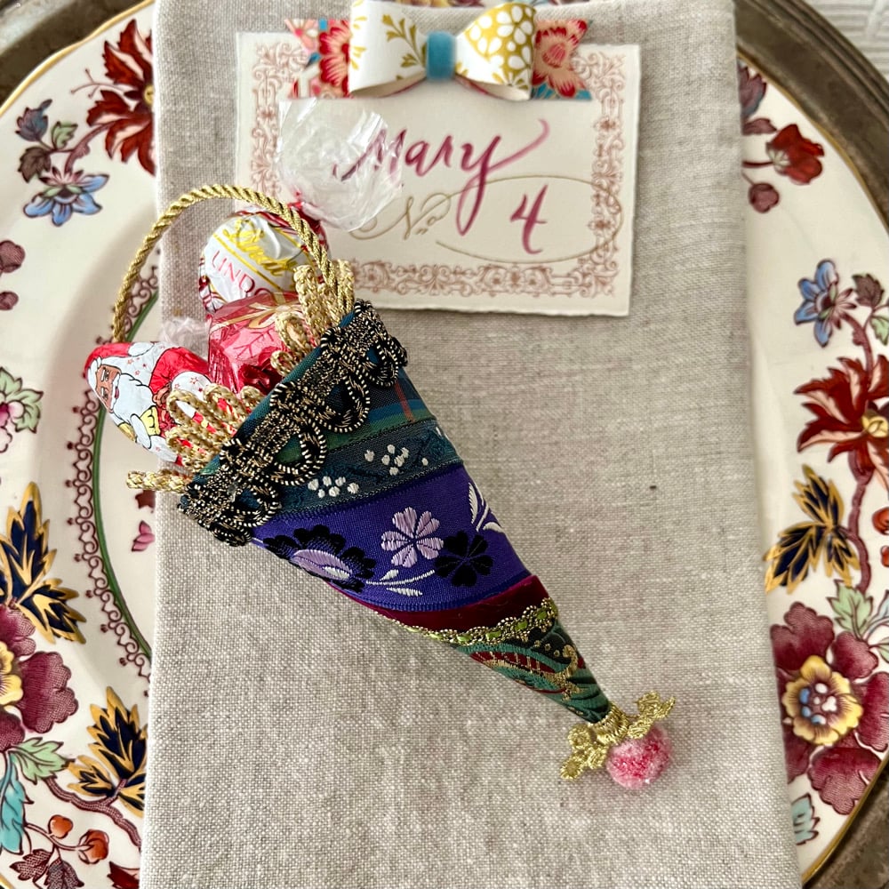 Image of Mini Ribbon Swirl Cone