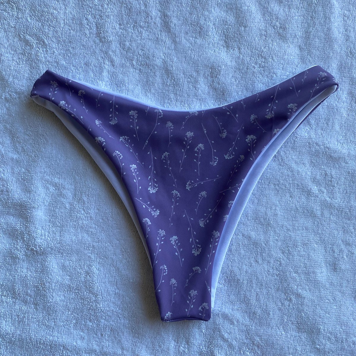 Image of SAMPLE HIGH TIDES : LAVENDER FIELDS X WHITE 