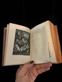 Image 6 of Missel de Jeanne d’Arc, 1905, reliure cuir et feuille d’or, intérieur soie rouge.