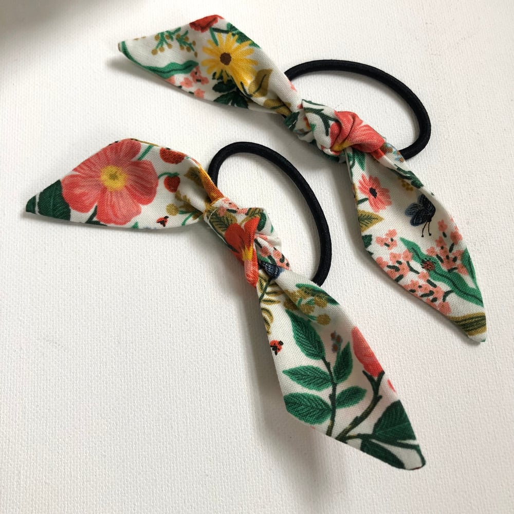 Image of Bow Hair Ties - Cream Floral