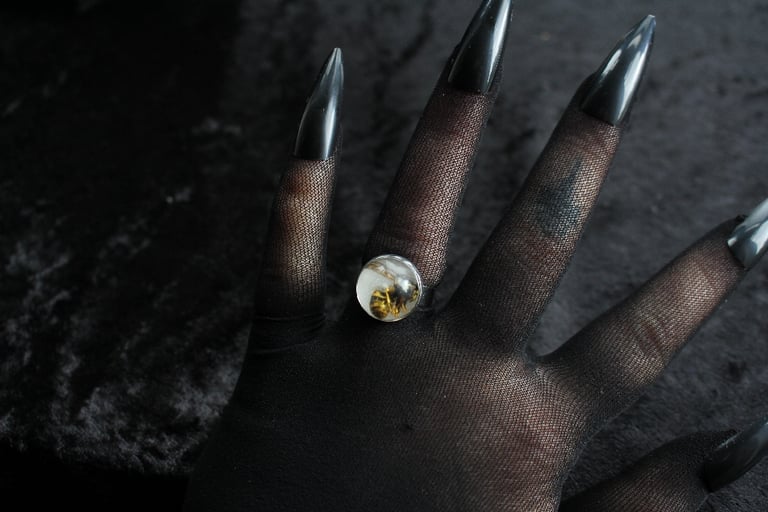 Dead Good naturally deceased wasp ring Image 6