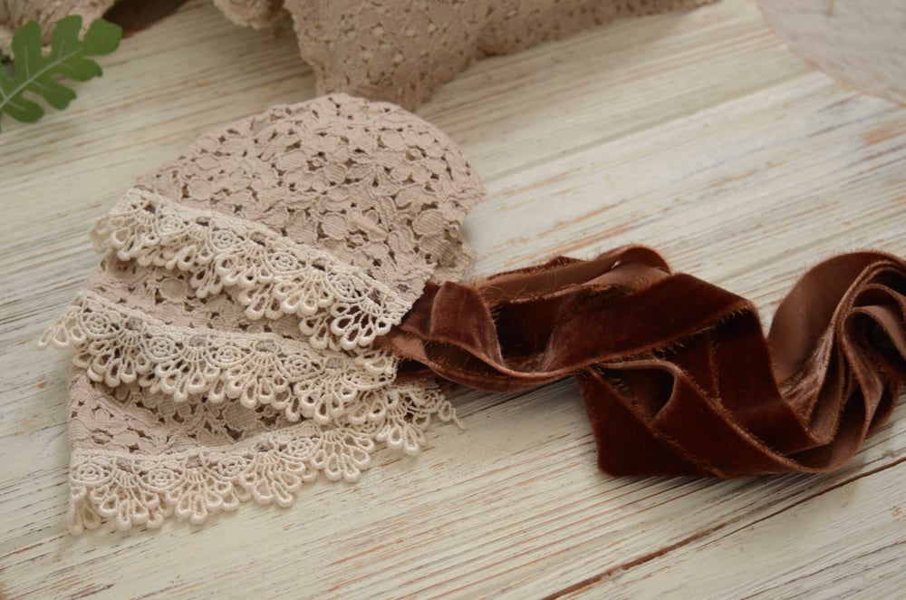 Image of Vintage lace bonnet/pillow set