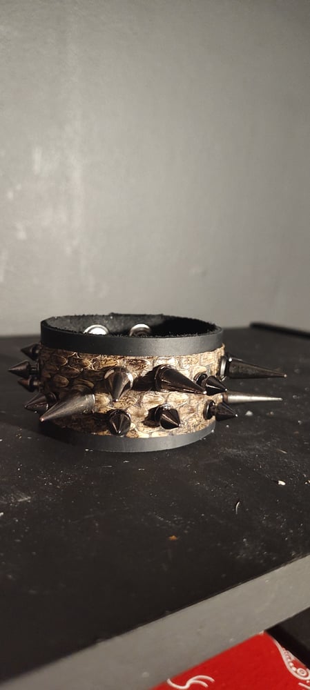 Image of VENOMSTRIKE Cuff