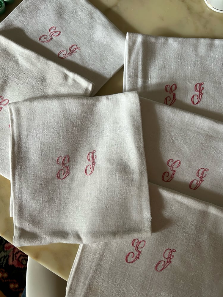 Image of Serviettes de table anciennes avec monogramme