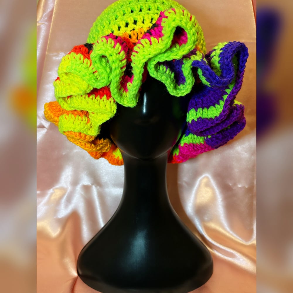 Image of Ruffled Brimmed Bucket Hat 