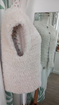 Image 2 of GILET SANS MANCHE MOUTON