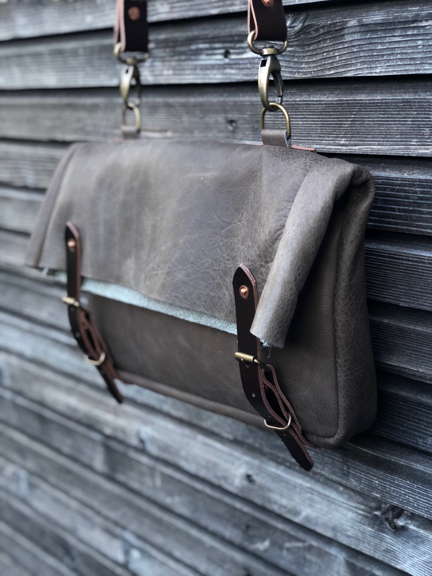 Image of Small messenger bag satchel made in oiled leather with adjustable shoulderstrap UNISEX
