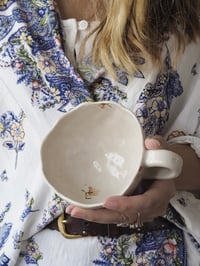 Image 4 of Wobbly Mug 02