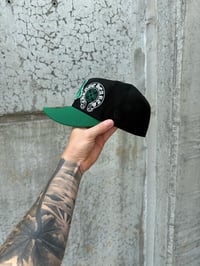 Image 2 of TRI TONE GREEN VISOR BALTIMORE ORIOLES FITTED CAP