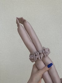 Image 3 of WAŁEK DO KRĘCENIA WŁOSÓW + SCRUNCHIES CHAMPAGNE