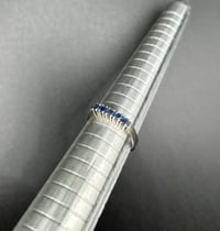 Image 8 of Magnifique bague jarretière en argent massif et 5 iolites bleues, vintage, taille 54-55