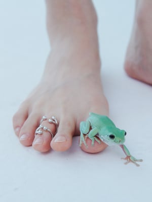Image of LOWOOL - Frog Silver Toe Ring