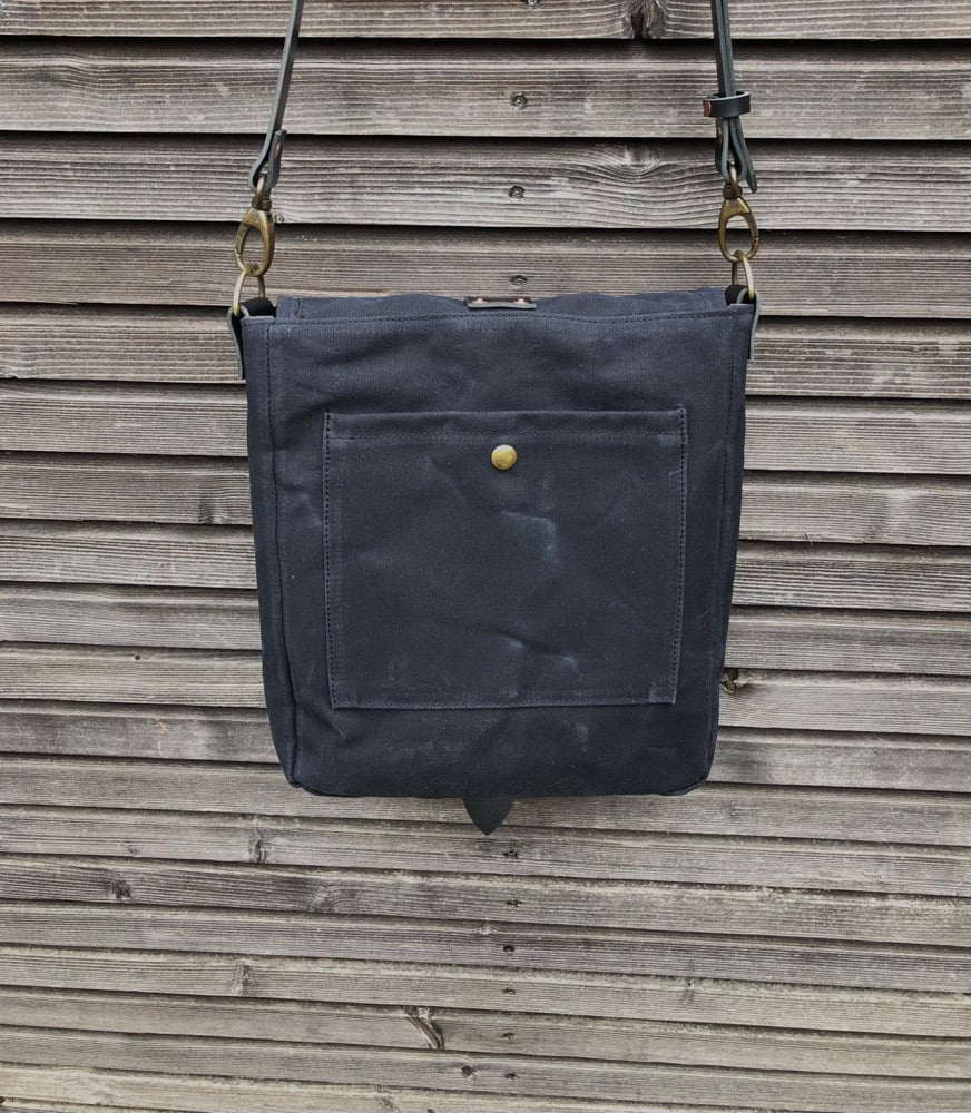 Image of Mens messenger bag in waxed canvas with leather adjustable shoulder strap and closing flap