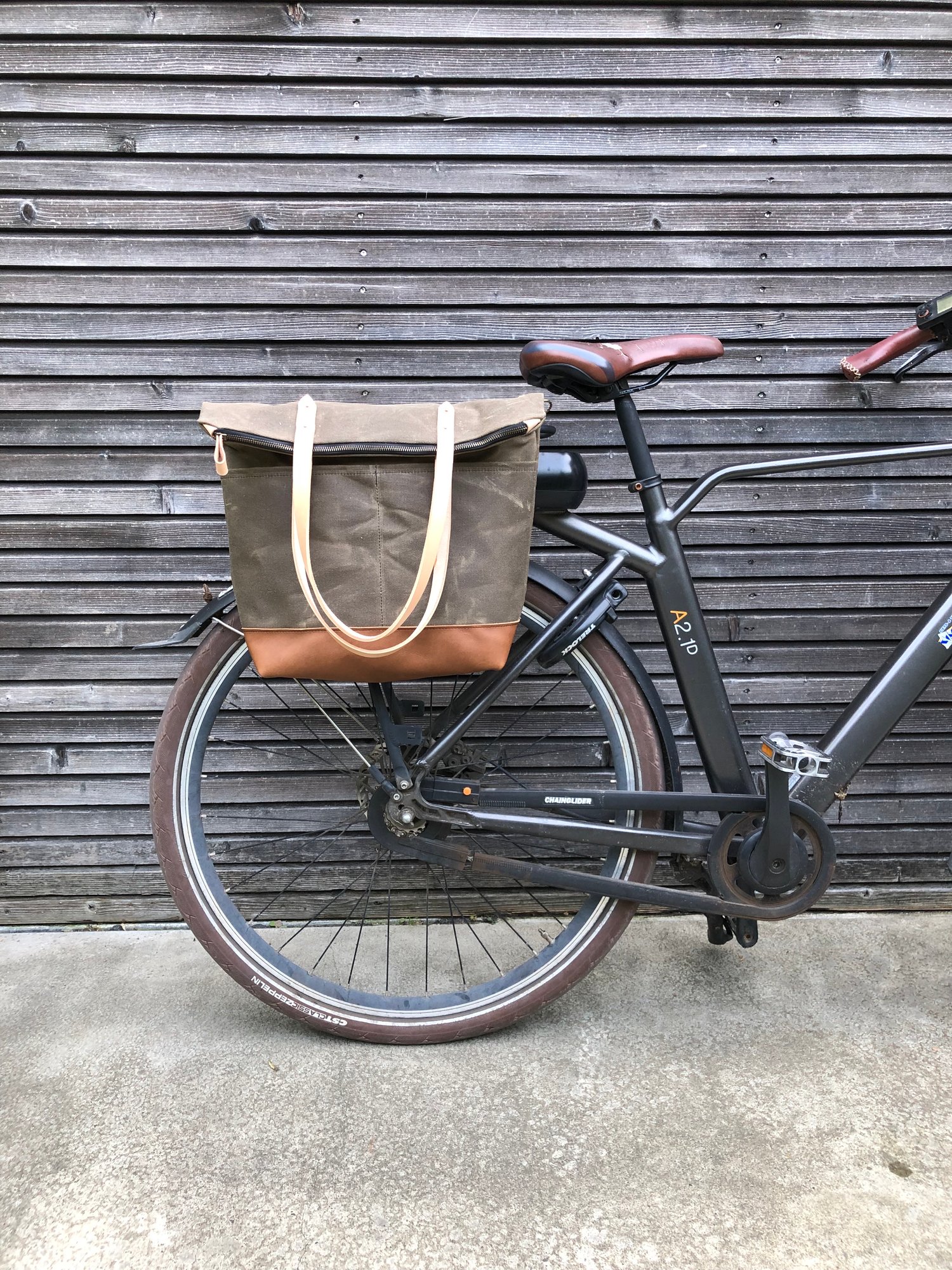 Image of Bike pannier / diaper bag convertible into bicycle bag in waxed canvas with zipper closure / tote ba