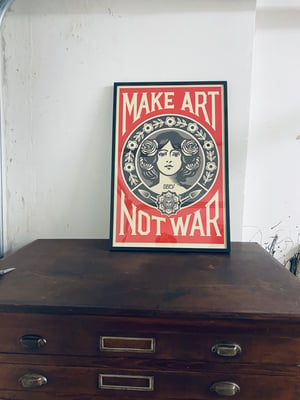 Shepard Fairey OBEY - Make Art Not War