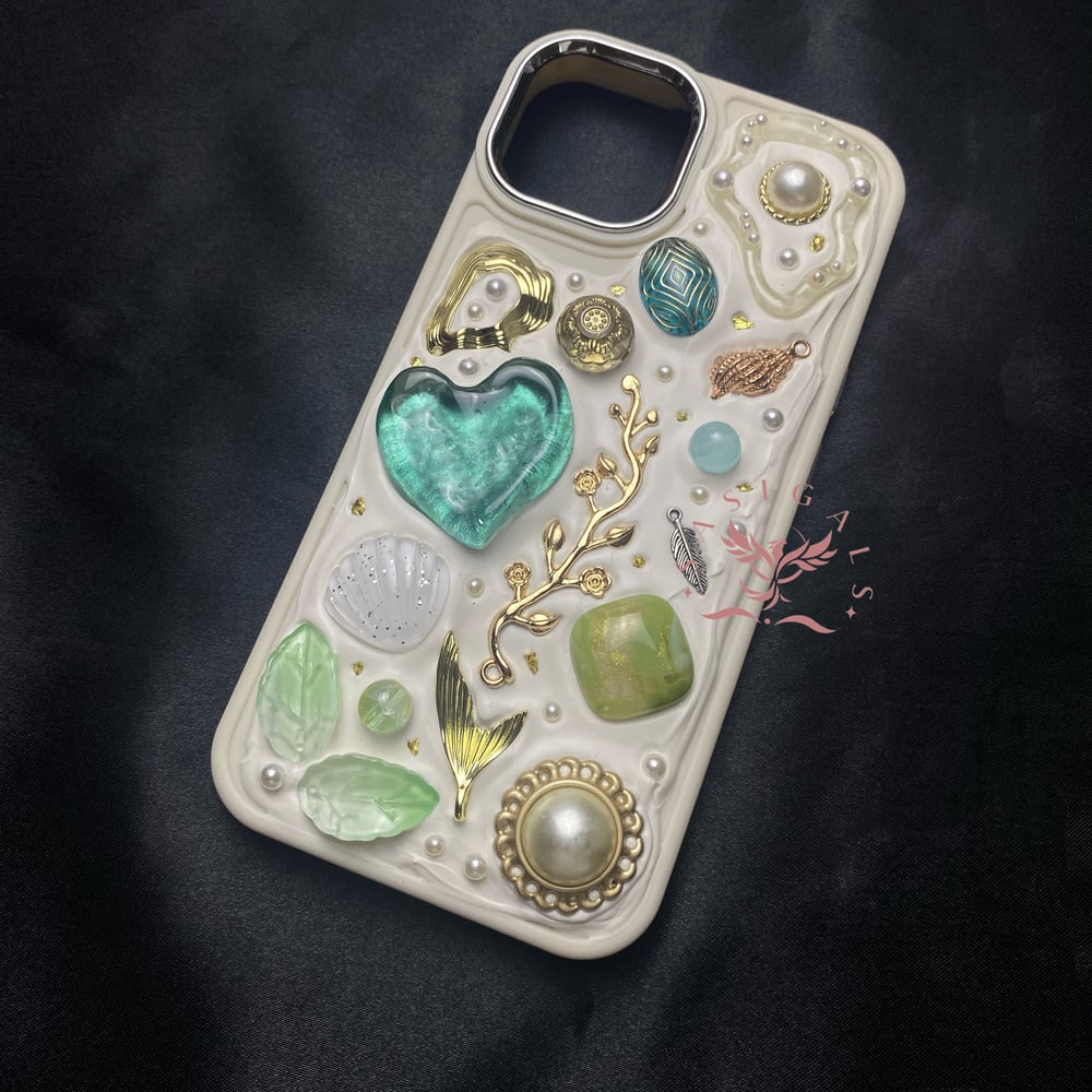 Image of Boho Green Heart 💚 Mosaic Decor Case 