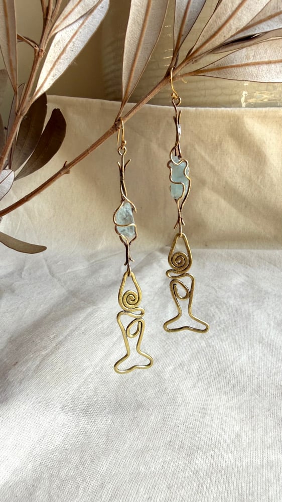 Image of Brass earrings with raw aquamarine 