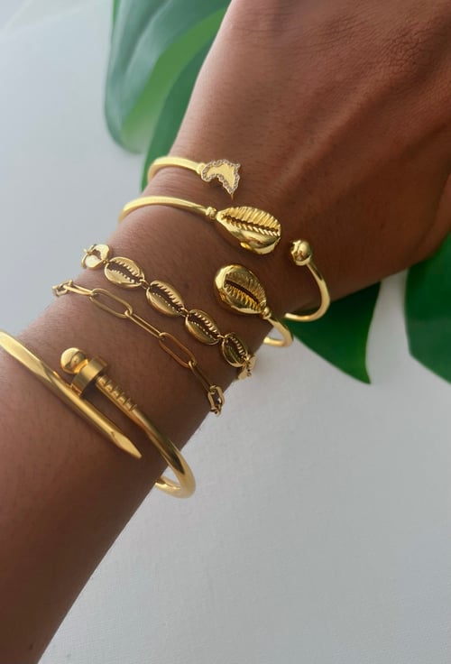Image of RICH GIRL • Gold Cowrie Shell Bracelet