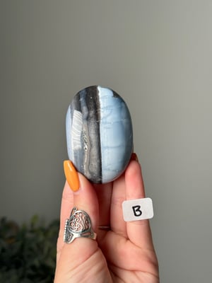 BLUE OPAL PALM STONES