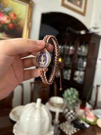 Image 2 of Pulsera de la Medalla de San Benito (café/beige) 