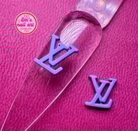 L-v logo In purple 