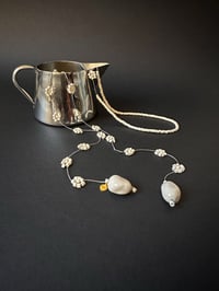 Image 2 of Flor Mínima. Trama