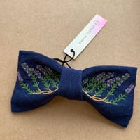 Image 3 of Festkjole og sløyfe med bunadsbroderi Kystdrakt - Lyng