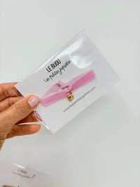 Image 8 of Le Bracelet Femme ruban velours élastique breloque losange