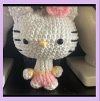 Image 2 of Mini Hello Kitty bag chain w/ 1 Cutsie bracelet