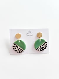 Paire de boucles d’oreilles céramique BOURRACHES vert pomme 