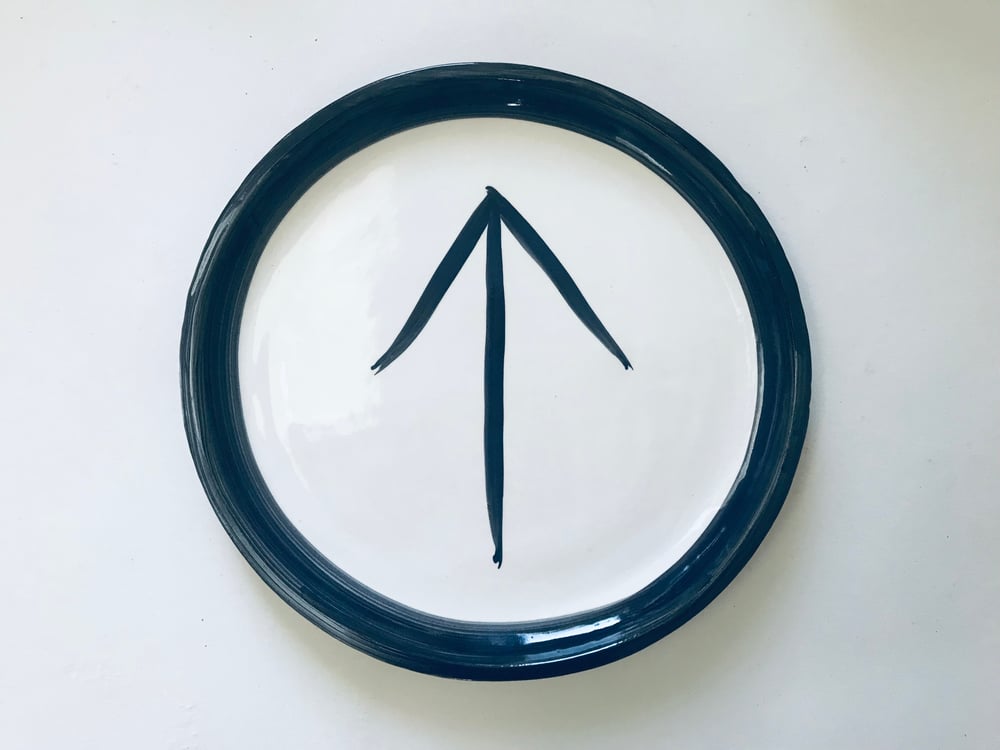Image of ARROW PLATE X-LARGE