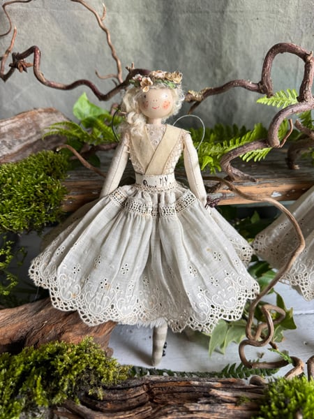 Image of Fae with golden hair