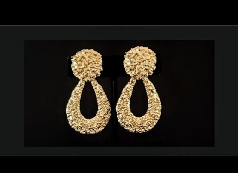 Image of Gold Clustered Pierced Earrings 