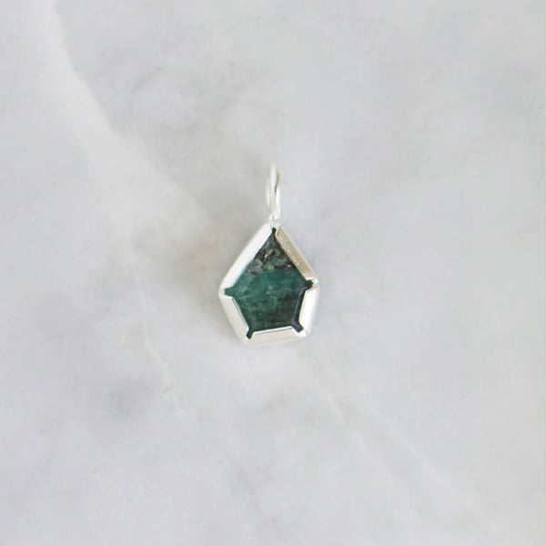 Image of Colombia Emerald pear shape faceted cut silver neckace no.6