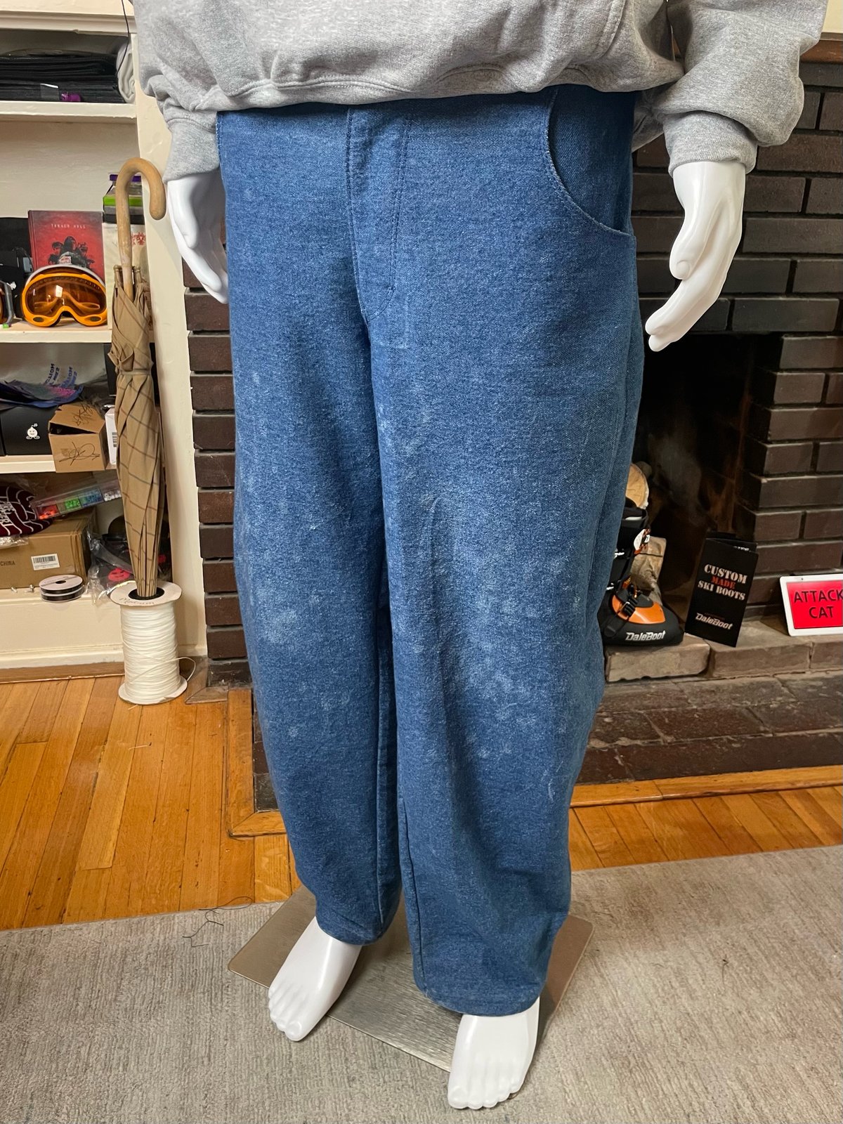 DISTRESSED LIZARD JEANS | Lizard Stuff