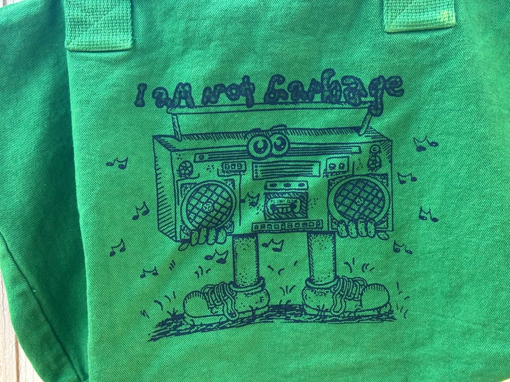 I'm Not Garbage zipper bag | Pillowy Cloud