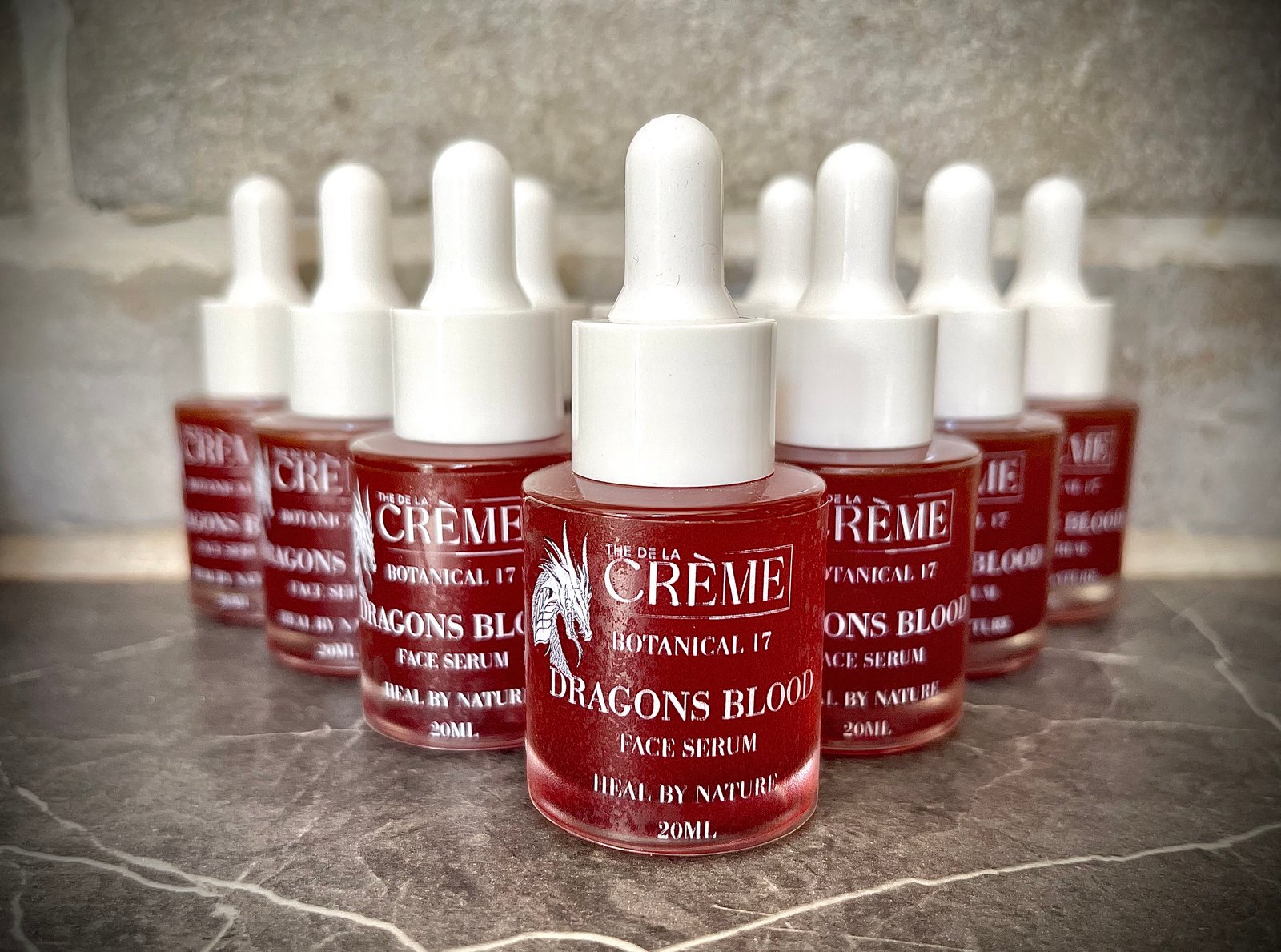 Elastisk Justerbar bud DRAGON'S BLOOD- Botanical 17 Face serum (Night) | The De La Creme