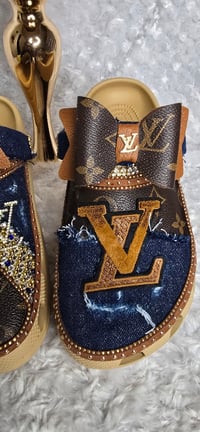 Image 5 of Classic Brown & Dark Denim Crocs w/ Hat