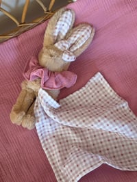 Image 3 of DOUDOU ET SON LANGE OREILLE EN L’AIR COLLECTION AMOUR