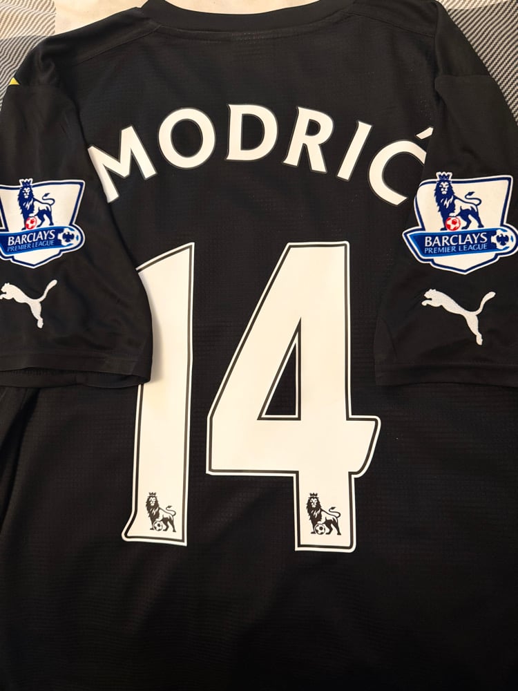Image of Tottenham Hotspur “MODRIĆ 14” 2011/12 Third Shirt + PL patches  (L)